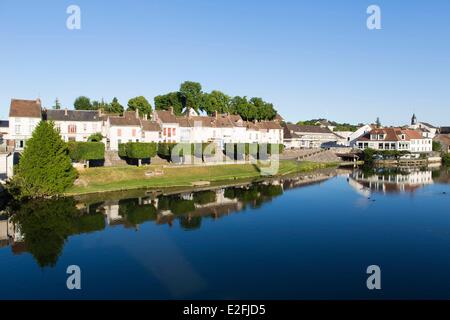 Francia, Seine et Marne, Nemours, le rive del fiume Loing sul Quai des Tanneurs Foto Stock
