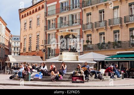 Francia, Haute Garonne, Toulouse, Place de la Trinite, fontana Foto Stock