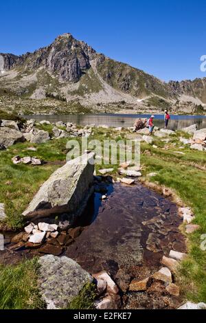 Francia, Hautes Pirenei, vicino Neouvielle Riserva Naturale Lago di nere Foto Stock