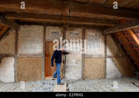 Francia Bas Rhin Traenheim soffitta sinagoga nel XVIII secolo un piccolo oratorio inaugurato nel 1723 è stata ben nascosti in un privato Foto Stock