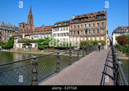 Francia Bas Rhin Strasburgo città vecchia elencati come patrimonio mondiale dall' UNESCO le rive del fiume Ill rivolta verso il Quai des Bateliers il Foto Stock