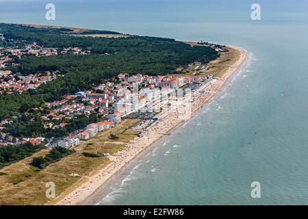 Francia Vandea Notre Dame de Monts la spiaggia in estate (vista aerea) Foto Stock