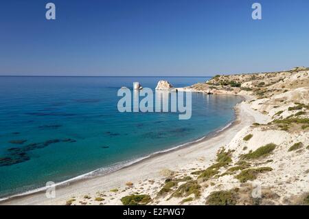 Cipro Paphos District Petra tou Romiou Roccia di Afrodite nella baia Foto Stock