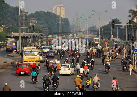 Vietnam Hanoi il traffico nella città vecchia Foto Stock