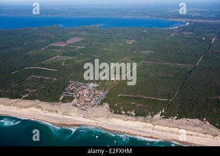 Francia Gironda Carcans Carcans Plage spiaggia pineta e lago Carcans (vista aerea) Foto Stock