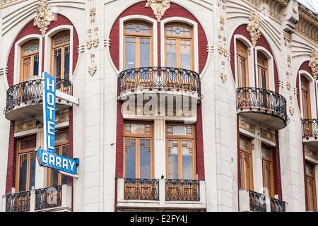 Argentina Buenos Aires Almagro quartiere Avenida Rivadavia lungo viale di più di dieci chilometri con diversi Art Nouveau Foto Stock