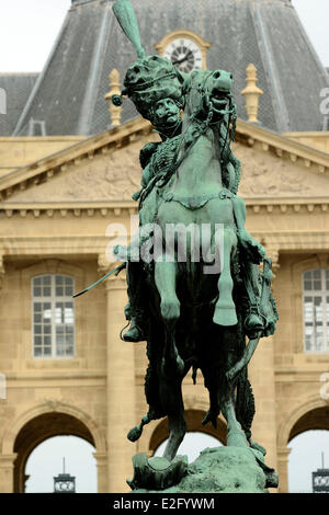 Francia Meurthe et Moselle Luneville castello datata XVIII secolo statua del generale Lasalle nato in Metz 1775 uccise a Wagram Foto Stock