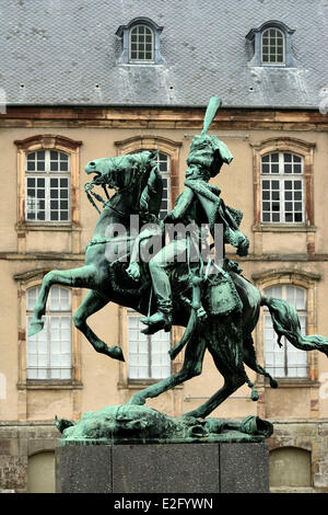 Francia Meurthe et Moselle Luneville castello datata XVIII secolo statua del generale Lasalle nato in Metz 1775 uccise a Wagram Foto Stock