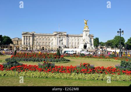 Regno Unito Londra Westminster Queen Victoria Memorial di fronte a Buckingham Palace Foto Stock