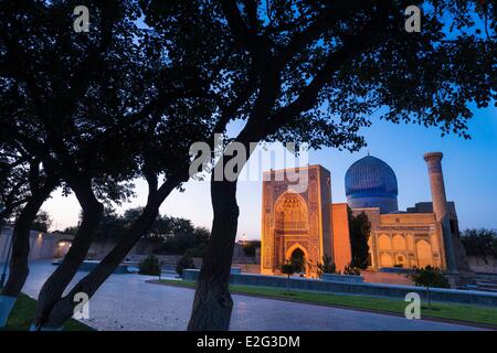 Uzbekistan Silk Road Samarcanda elencati come patrimonio mondiale dall' UNESCO Gur Amir mausoleo dove i corpi di Timur e il nipote Foto Stock