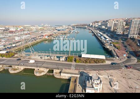 Francia Pas de Calais Boulogne sur Mer marina e del porto di marea (vista aerea) Foto Stock