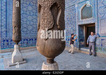 Uzbekistan Silk Road Khorezm Provincia Khiva Itchan Kala protetti città elencati come patrimonio mondiale dall' UNESCO Arca Palace turisti Foto Stock