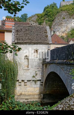 Francia Yonne Mailly le Chateau Saint Nicolas cappella sul ponte vecchio Foto Stock