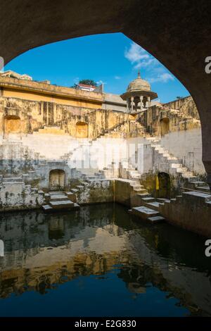 India Rajasthan hill fort del Rajasthan elencati come patrimonio mondiale dall' UNESCO Jaipur Ambra Panna Meena ka Kund baori o passo Foto Stock