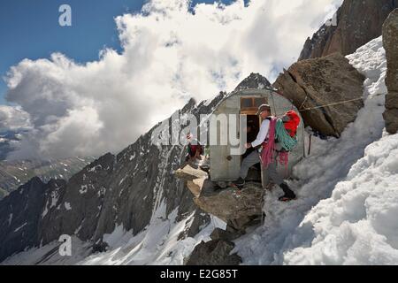 Italia Valle d Aosta Courmayeur Eccles bivy (4041m) sul lato sud del massiccio del Monte Bianco (4810m) Foto Stock