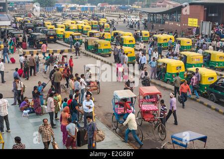 India Nuova Delhi Paharganj risciò del distretto di fronte alla stazione ferroviaria di Nuova Delhi Foto Stock