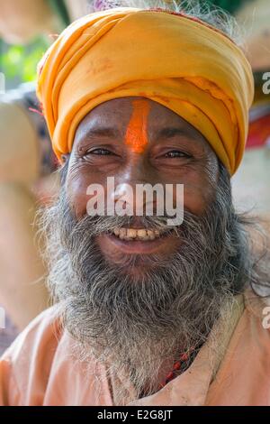 India stato di Uttarakhand Haridwar una delle nove città sante agli indù sulle rive del fiume Ganga saddhu Foto Stock