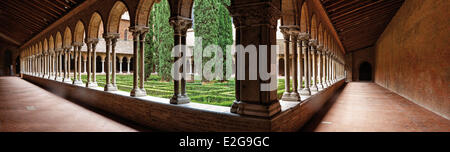 Francia Haute Garonne Toulouse vista orizzontale delle colonne del chiostro dei giacobini Foto Stock