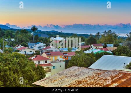 Francia Ile de la Reunion (dipartimento francese d' oltremare) Entre Deux burrone un cedri vista la mattina di un villaggio di case creole Foto Stock