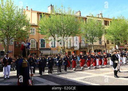 Francia Var Frejus luogo Camille Formige Bravade La tradizionale festa in onore di arrivo di San Francesco di Paola in città Foto Stock