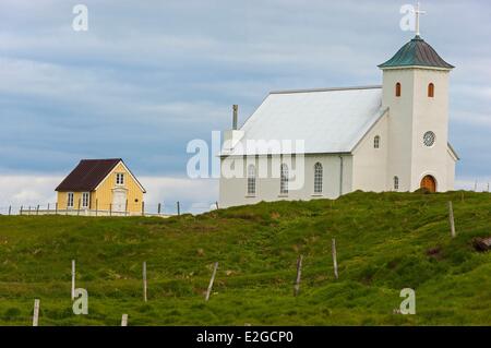 Islanda Westfjords Regione Vestfirdir Breidafjordur Bay Flatey isola la chiesa fu costruita nel 1926 Foto Stock