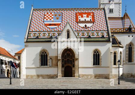 Croazia Zagabria città vecchia Gradec distretto XIII e XIV secolo San Marco Chiesa Croazia bracci sul tetto policromo con piastrelle smaltate a destra Foto Stock