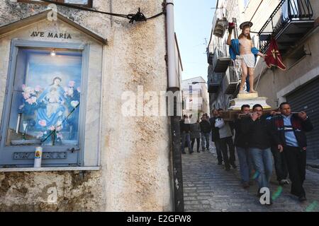 Italia Sicilia Prizzi La Domenica di Pasqua la danza dei diavoli Foto Stock