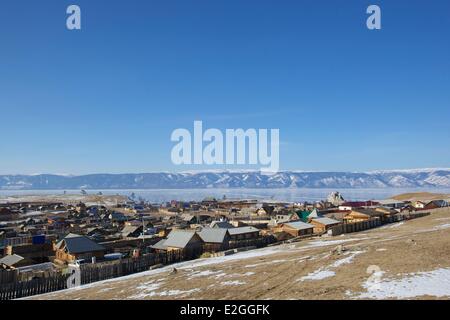 Russia Siberia Lago Baikal elencati come patrimonio mondiale dall' UNESCO Olkhon Island village di Khujir dove dei Buriati sciamani venuti a pregare Foto Stock