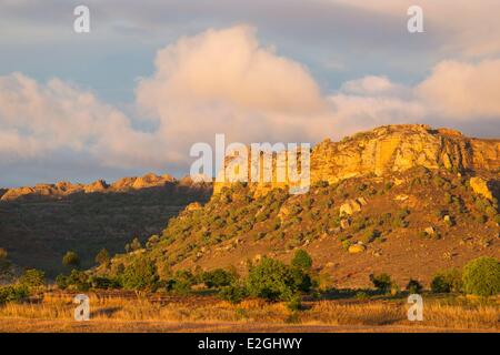 Madagascar Isalo National Park. La luce del mattino su scogliere Foto Stock