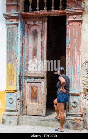 Panama Panama City Historic District elencati come patrimonio mondiale dall' UNESCO Casco Viejo quartiere Barrio San Felipe ingresso portico di una vecchia casa Foto Stock