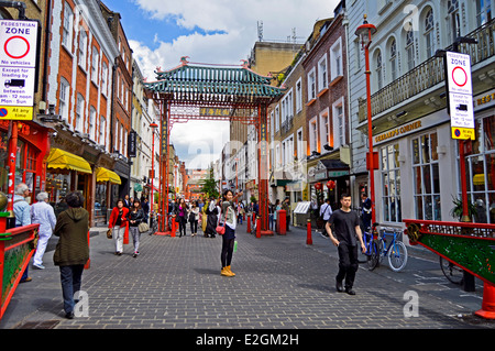 Angolo di Gerrard Street, Chinatown, nel West End di Londra, Inghilterra, Regno Unito Foto Stock