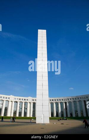 Francia Val d'Oise Cergy Axe Majeur monumentale lavoro concepito dall'architetto e scultore Dani Karavan La Tour Belvedere Foto Stock