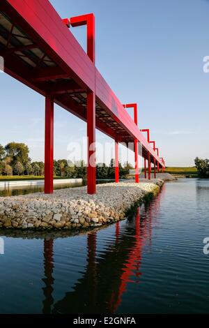 Francia Val d'Oise Cergy Axe Majeur monumentale lavoro concepito dall'architetto e scultore Dani Karavan Gateway e vasche Foto Stock