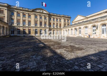 Francia Gironde Bordeaux zona elencata come patrimonio mondiale dall' UNESCO cortile interno del Palais Rohan paese chiamato nome di prelati che avevano costruito nell'ultimo quarto del XVIII secolo: Ferdinando Massimiliano Meriadeck principe di Rohan Guemene Foto Stock