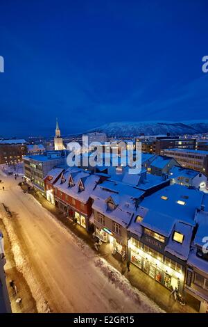 Norvegia Troms Tromso città in inverno di notte Foto Stock