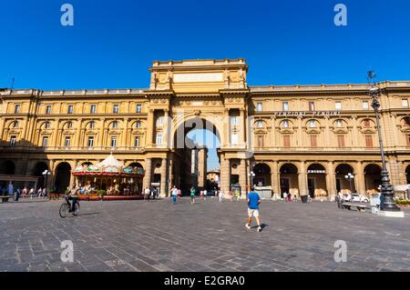 Italia Toscana Firenze centro storico sono classificati come patrimonio mondiale dall' UNESCO Piazza della Repubblica Foto Stock