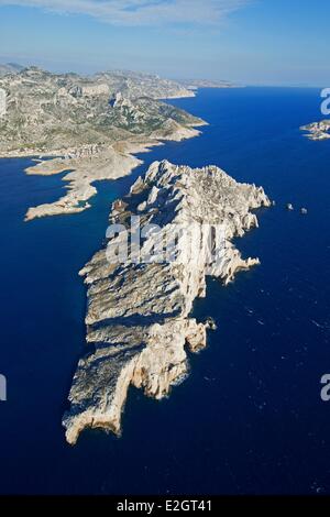 Francia Bouches du Rhone Marsiglia Capitale europea della cultura 2013 Parc National des Calanques (Parco Nazionale del Calanques) ottavo distretto Maire Cap Croisette Isola Monkey Bay massiccio delle insenature in background (vista aerea) Foto Stock