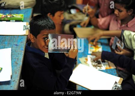 India stato del Bengala Occidentale Kolkota Arte in tutti noi attività sessione di disegno Foto Stock