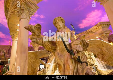 Stati Uniti Nevada Las Vegas Fontana nel Forum Shopping Mall al Caesars Palace Hotel e Casino Foto Stock