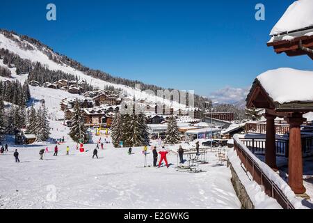 Francia Savoie Courchevel 1850 Courchevel è una delle più grandi stazioni di ski-villaggio della Francia al cuore delle più grandi piste da sci del mondo che sono tre valli (600km segnati di fuori le vie) massiccio della Vanoise Valle Tarentaise Foto Stock