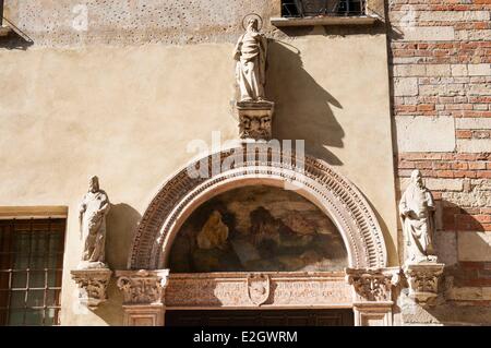Italia Veneto Verona elencati come patrimonio mondiale dall' UNESCO la facciata della chiesa di San Giovanni in Foro
