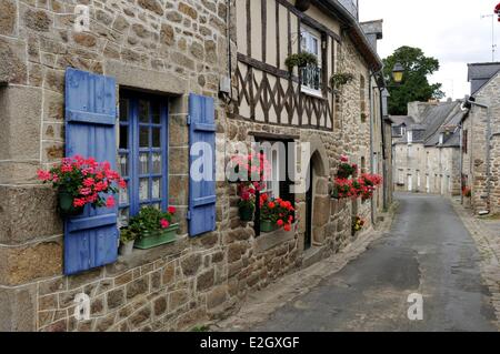 Francia Cotes d'Armor Moncontour de Bretagne etichettati Les Plus Beaux Villages de France (i più bei villaggi di Francia) Saint Michel street Foto Stock