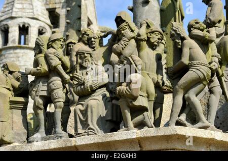 Francia Finisterre stop sul modo di St James Plougonven enclosure parrocchiale e del calvario Foto Stock