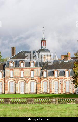 Francia Eure et Loir Parc Naturel Regional du Perche (Parco Naturale Regionale di Perche) La Ferte Vidame stile francese parco del piccolo castello di La Ferte Vidame Foto Stock