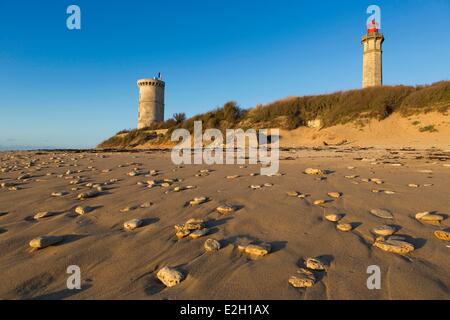 Francia Charente Maritime Ile de Re san Clemente des Baleines Tour des Baleines (balene' torre) e Phare des Baleines (balene' faro) Foto Stock