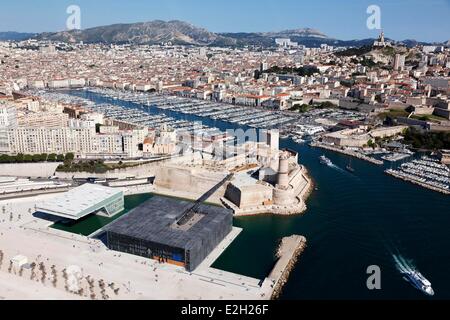 Francia Bouches du Rhone Marsiglia Capitale europea della cultura 2013 Esplanade J4 MuCEM o Museo della civiltà in Europa e Mediterraneo architetto Rudy Ricciotti e Roland Charta e Villa Mediterranee Stephane Boeri e Fort Saint Jean e Vieux Port Foto Stock