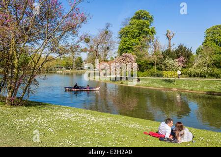 Francia Paris Bois de Vincennes Daumesnil lago in primavera Foto Stock