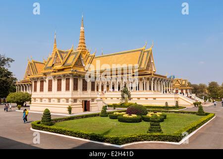 Cambogia Phnom Penh Royal Palace Pagoda d'argento (Wat Preah Keo in Khmer) costruito da Re Norodom nel 1892 a 1902 è santuario della royal ceneri e il pavimento è coperto con argento 5329 piastrelle 1.125 k ogni Foto Stock