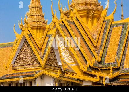 Cambogia Phnom Penh Royal Palace Pagoda d'argento (Wat Preah Keo in Khmer) costruito da Re Norodom nel 1892 a 1902 è santuario della royal ceneri e il pavimento è coperto con argento 5329 piastrelle 1.125 k ogni Foto Stock
