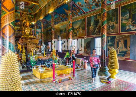 Cambogia Phnom Penh Phnom Wat (tempio di montagna o di collina tempio) costruito nel 1373 27m alto è il più grande edificio religioso della città Foto Stock